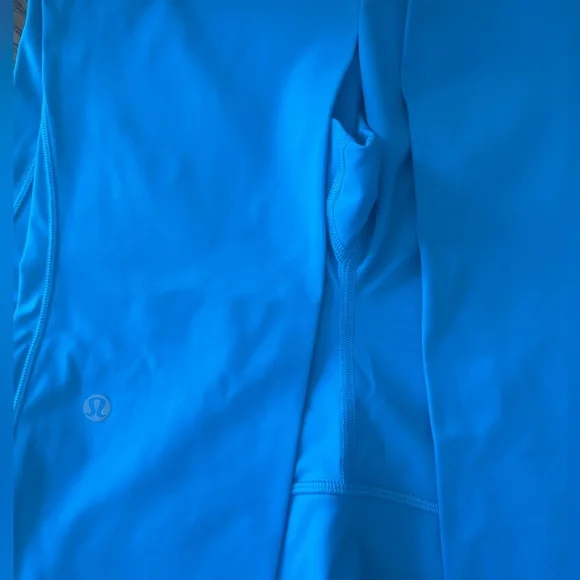 Like new Lululemon 3/4 length leggings - Picture 6 of 7